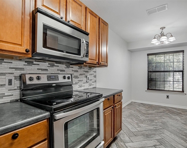 636 Ozark Avenue - Photo Thumbnail 13