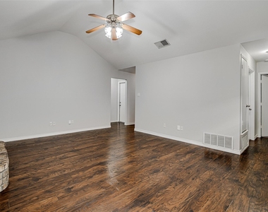636 Ozark Avenue - Photo Thumbnail 7