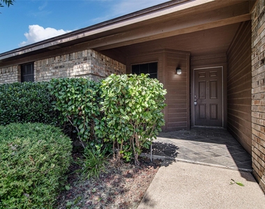 636 Ozark Avenue - Photo Thumbnail 2