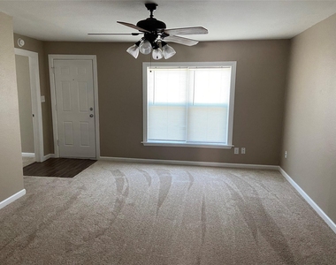 506 N Lamar Street - Photo Thumbnail 2