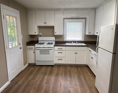 506 N Lamar Street - Photo Thumbnail 4