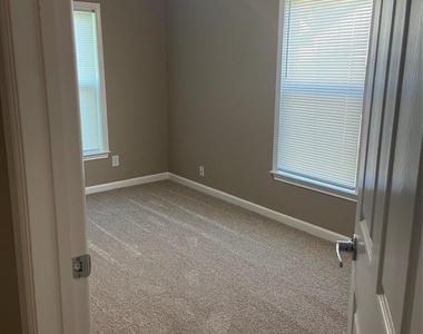506 N Lamar Street - Photo Thumbnail 6