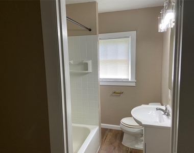 506 N Lamar Street - Photo Thumbnail 7