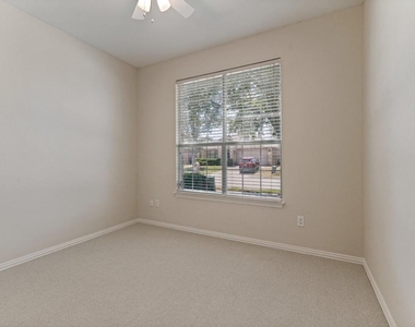 1906 Pecan Grove Drive - Photo Thumbnail 14