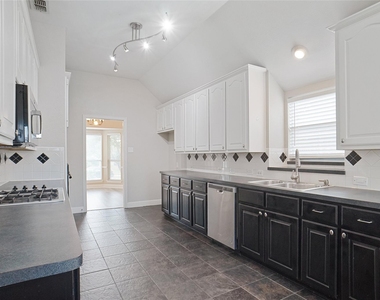1828 Lacey Oak Lane - Photo Thumbnail 5