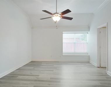 1828 Lacey Oak Lane - Photo Thumbnail 7
