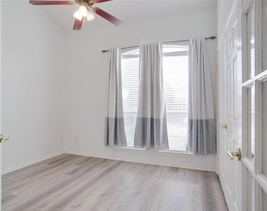 1828 Lacey Oak Lane - Photo Thumbnail 13