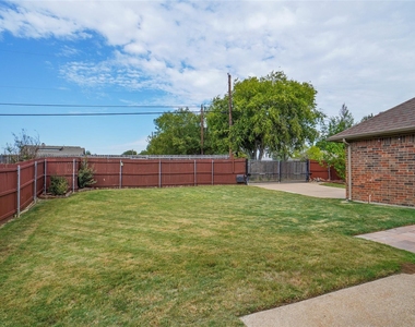 1828 Lacey Oak Lane - Photo Thumbnail 14