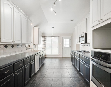 1828 Lacey Oak Lane - Photo Thumbnail 4