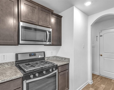 3083 Chillingham Drive - Photo Thumbnail 12