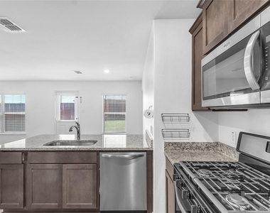 3083 Chillingham Drive - Photo Thumbnail 10