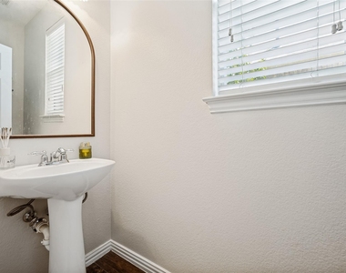 310 Conroe Circle - Photo Thumbnail 19