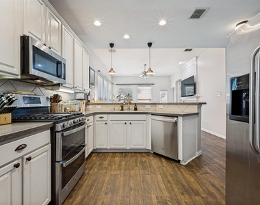 310 Conroe Circle - Photo Thumbnail 12