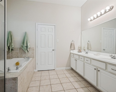310 Conroe Circle - Photo Thumbnail 18