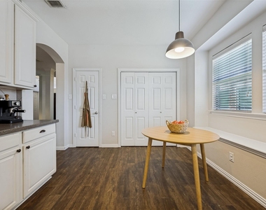 310 Conroe Circle - Photo Thumbnail 13