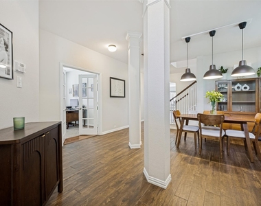 310 Conroe Circle - Photo Thumbnail 4