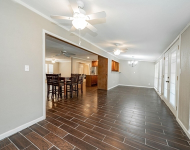102 Northwood Place - Photo Thumbnail 11