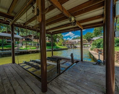 102 Northwood Place - Photo Thumbnail 24