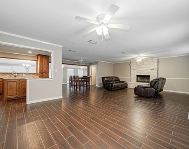 102 Northwood Place - Photo Thumbnail 7