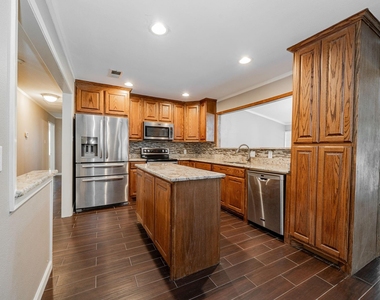 102 Northwood Place - Photo Thumbnail 8