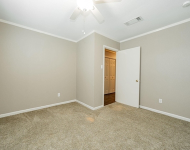 102 Northwood Place - Photo Thumbnail 14