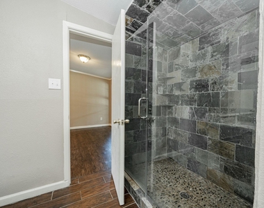 102 Northwood Place - Photo Thumbnail 19