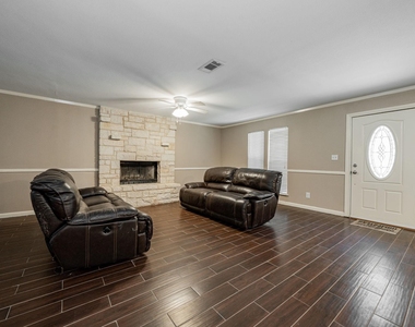 102 Northwood Place - Photo Thumbnail 5