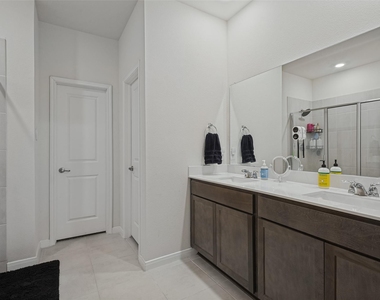 1601 Grand Villa Street - Photo Thumbnail 17