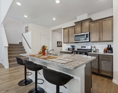1601 Grand Villa Street - Photo Thumbnail 8