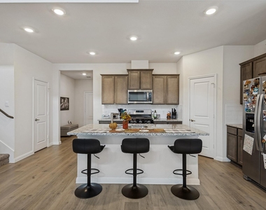 1601 Grand Villa Street - Photo Thumbnail 6