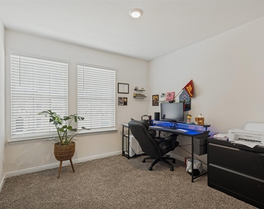 1601 Grand Villa Street - Photo Thumbnail 12