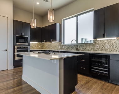 101 Decker Drive - Photo Thumbnail 7