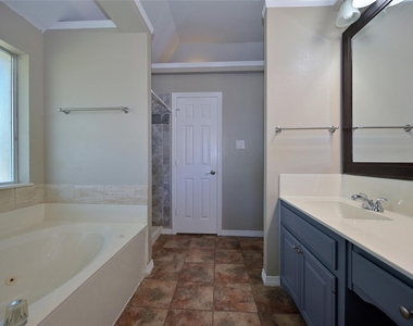 211 Barbara Way - Photo Thumbnail 22