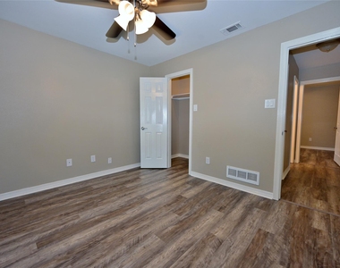 211 Barbara Way - Photo Thumbnail 25
