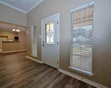 211 Barbara Way - Photo Thumbnail 12