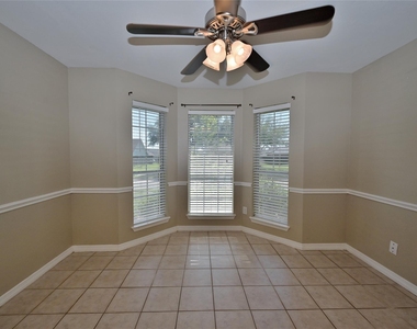 211 Barbara Way - Photo Thumbnail 6