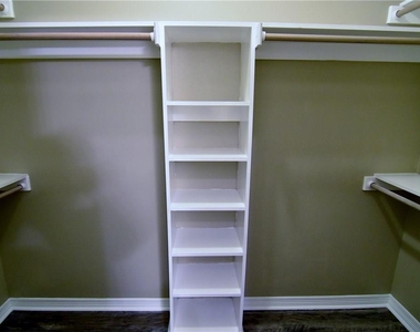 211 Barbara Way - Photo Thumbnail 23