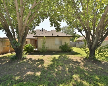 211 Barbara Way - Photo Thumbnail 34