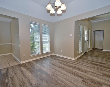 211 Barbara Way - Photo Thumbnail 9