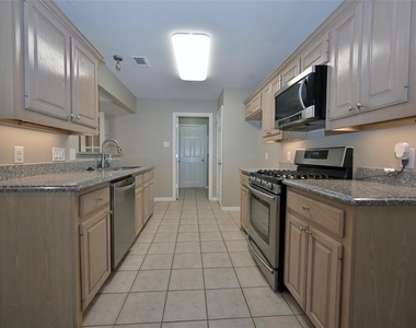 211 Barbara Way - Photo Thumbnail 2