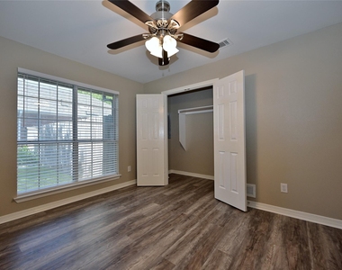 211 Barbara Way - Photo Thumbnail 28