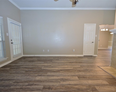211 Barbara Way - Photo Thumbnail 15