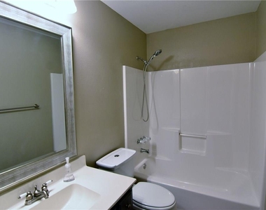 211 Barbara Way - Photo Thumbnail 26