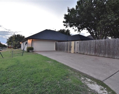211 Barbara Way - Photo Thumbnail 36
