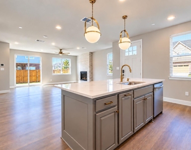 600 Nolan Lane - Photo Thumbnail 5