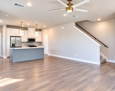 600 Nolan Lane - Photo Thumbnail 8