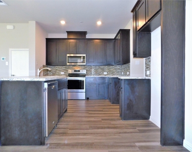 3325 Solana Circle - Photo Thumbnail 8