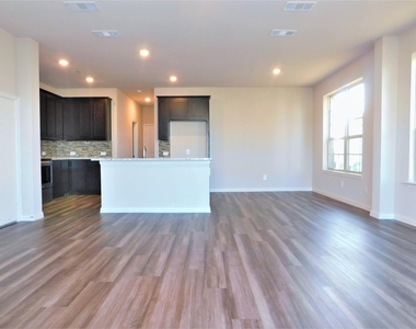 3325 Solana Circle - Photo Thumbnail 4