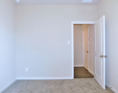 3325 Solana Circle - Photo Thumbnail 11