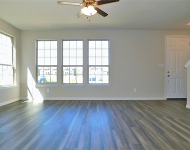 3325 Solana Circle - Photo Thumbnail 2